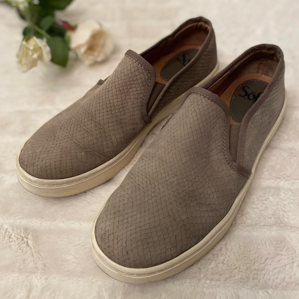 ~~~SOLD~~~ Sofft Somersault Slip-On Sneaker, Size 8 - Picture 2 of 16